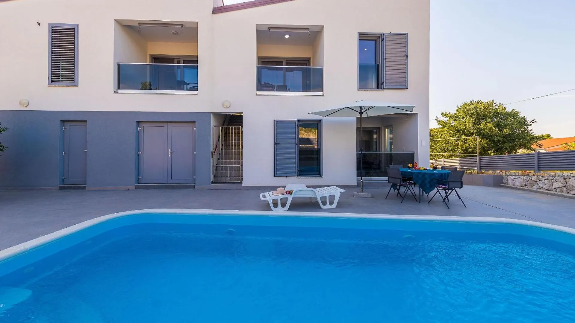 Apartments Cozy Lukoran